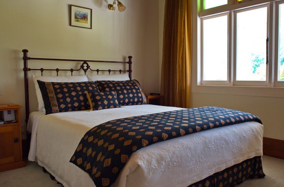 Standard Room 1: Queen